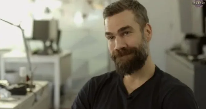 Portrait de Rob Nelson, directeur de l'animation chez Rockstar Games, lors d'une interview