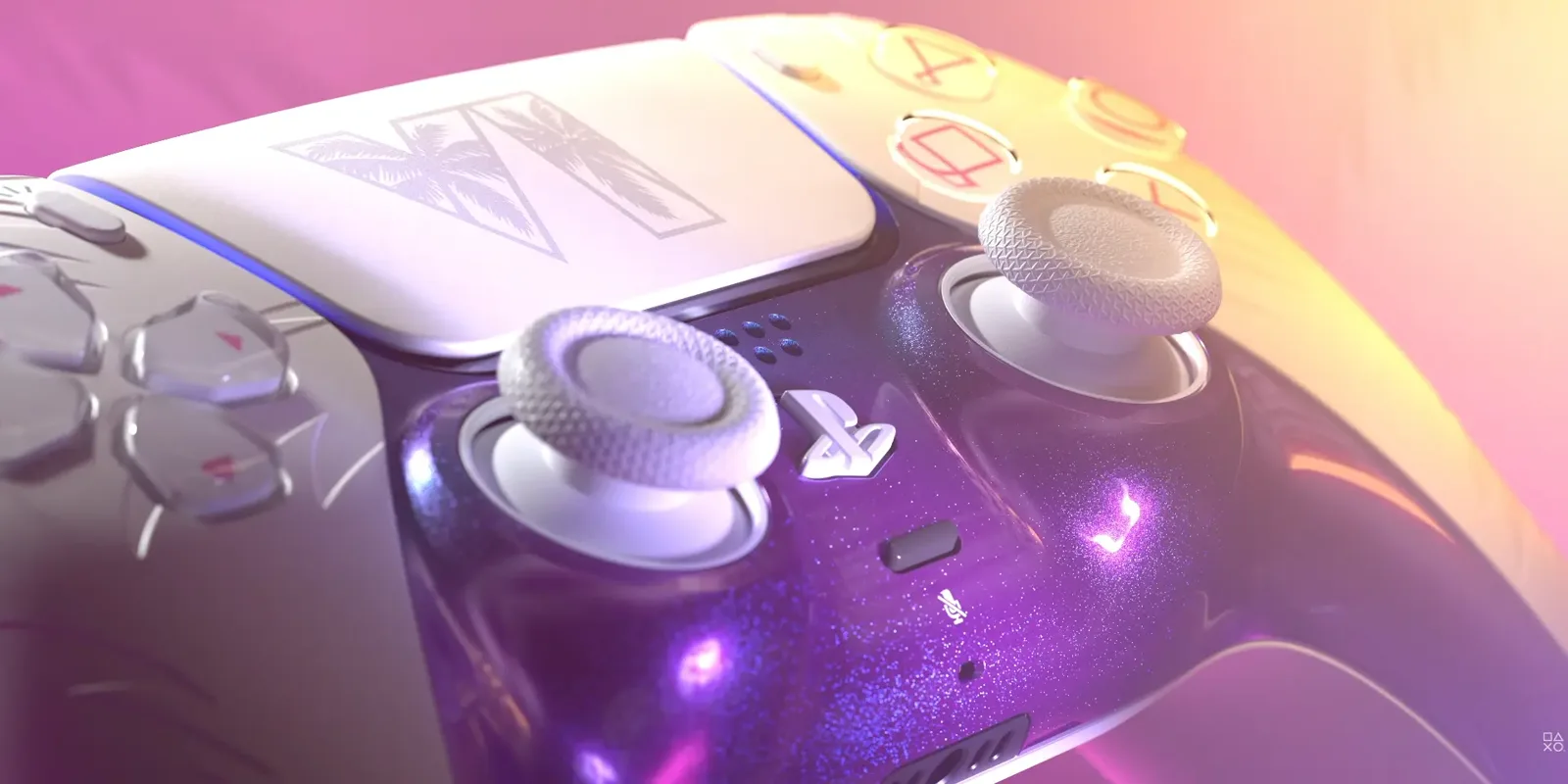 Vue rapprochée des joysticks et du pavé tactile de la DualSense GTA 6 blanche